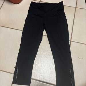Lululemon Women’s Black Leggings Cropped Size 6